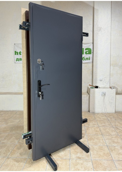 Технічні двері Корона на трубі