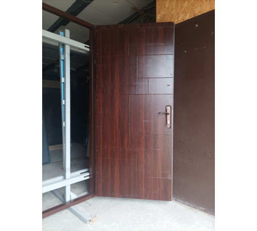 Вхідні двері Вулкан