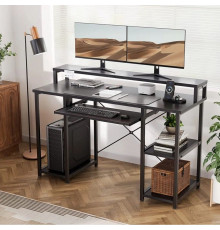 Компьютерный стол с полками и подставкой для клавиатуры.