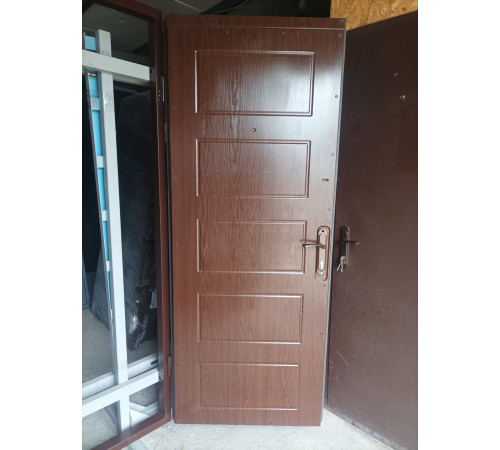 Вхідні двері Вулкан