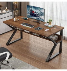 Компьютерный стол с металлическими ножками