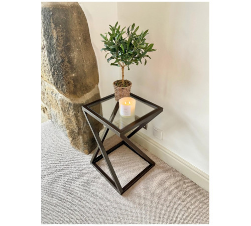 Приставной журнальный столик MSMLOFT — металлический каркас и стекло.