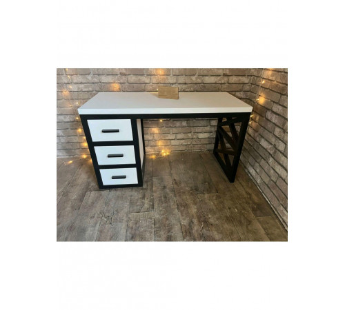 Письменный стол