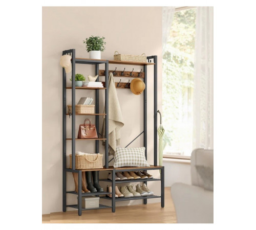 Прихожая со скамейкой и местом для хранения обуви