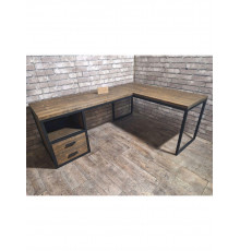 Письменный стол с выдвижными ящиками