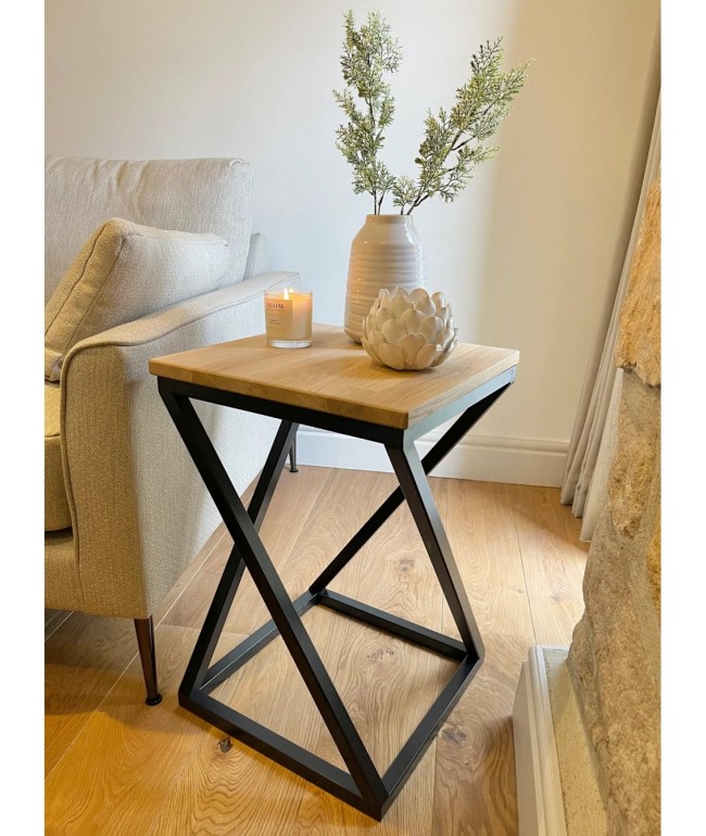 Журнальний столик — класика з лофт-акцентом