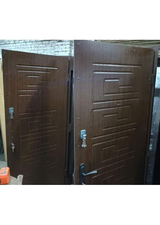 Вхідні двері Вулкан