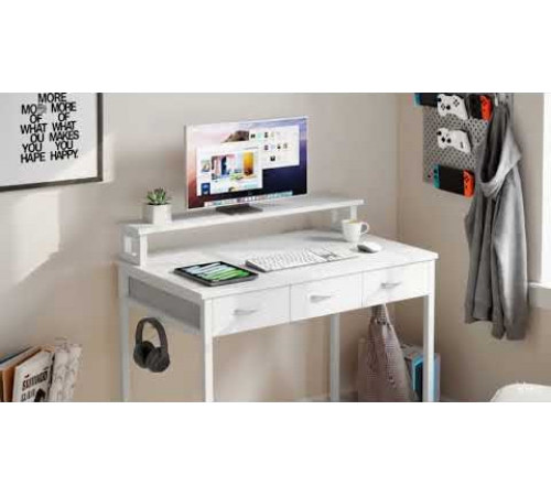 Компьютерный стол с выдвижными ящиками, подставкой для монитора и крючками