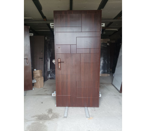 Вхідні двері Вулкан