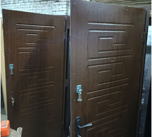 Вхідні двері Вулкан