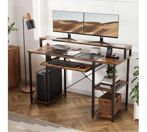 Компьютерный стол с полками и подставкой для клавиатуры.