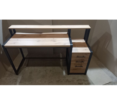 Компьютерный стол с ящиками и подставкой для монитора