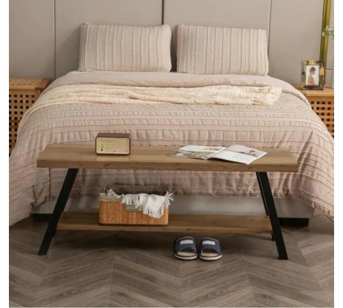 Скамейка для обуви в помещении.