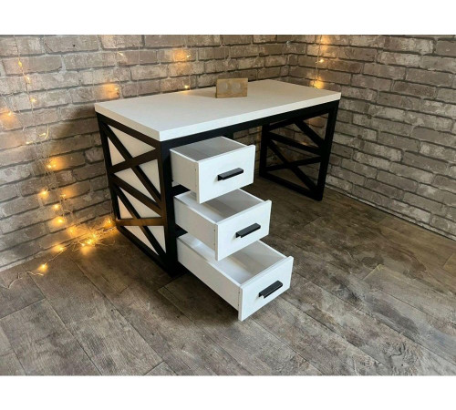 Письменный стол