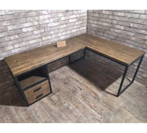 Письменный стол с выдвижными ящиками