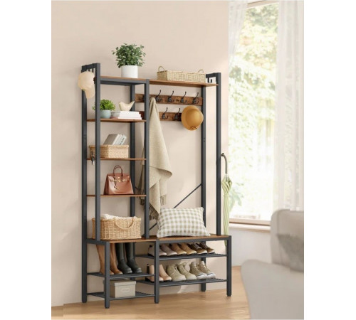 Прихожая со скамейкой и местом для хранения обуви