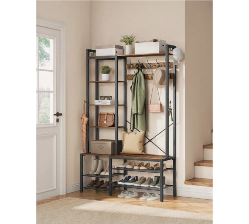 Прихожая со скамейкой и местом для хранения обуви