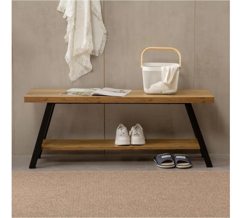 Скамейка для обуви в помещении.