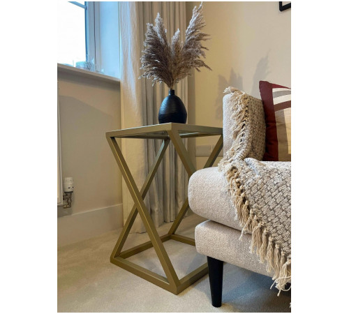 Приставной журнальный столик MSMLOFT — металлический каркас и стекло.