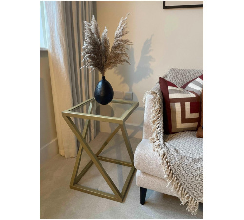 Приставной журнальный столик MSMLOFT — металлический каркас и стекло.