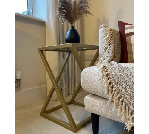 Приставной журнальный столик MSMLOFT — металлический каркас и стекло.