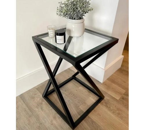 Приставной журнальный столик MSMLOFT — металлический каркас и стекло.