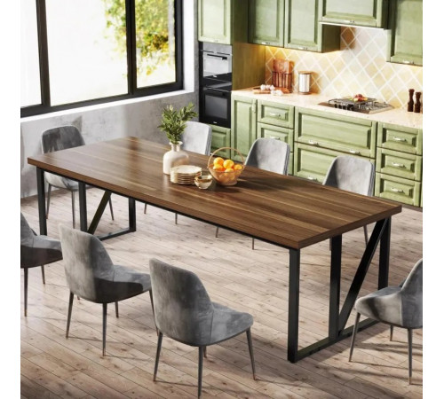 Обеденный стол – идеален для крупных компаний.