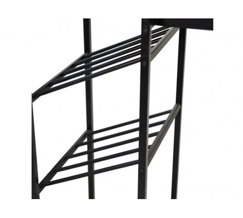 Современный барный стол с местом для хранения бутылок и бокалов.