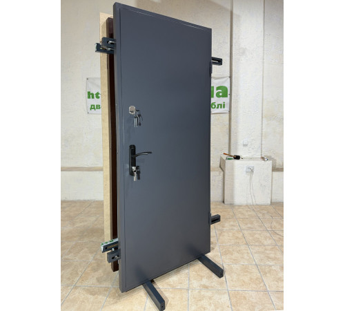 МСМ Техническая дверь Корона на трубе