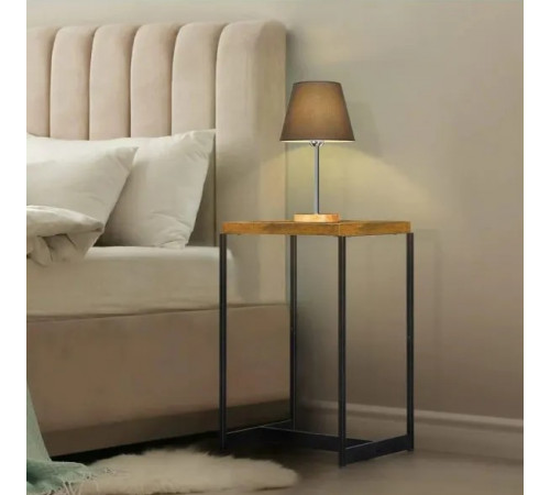 Узкий приставной столик – практичность в компактном формате.