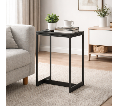 Узкий приставной столик – практичность в компактном формате.